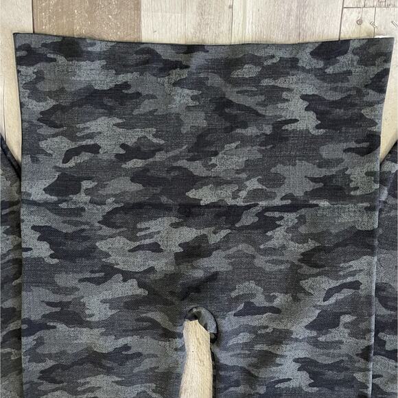 SPANX Seamless Tummy Control Camo Leggings Size Large - Picture 10 of 11